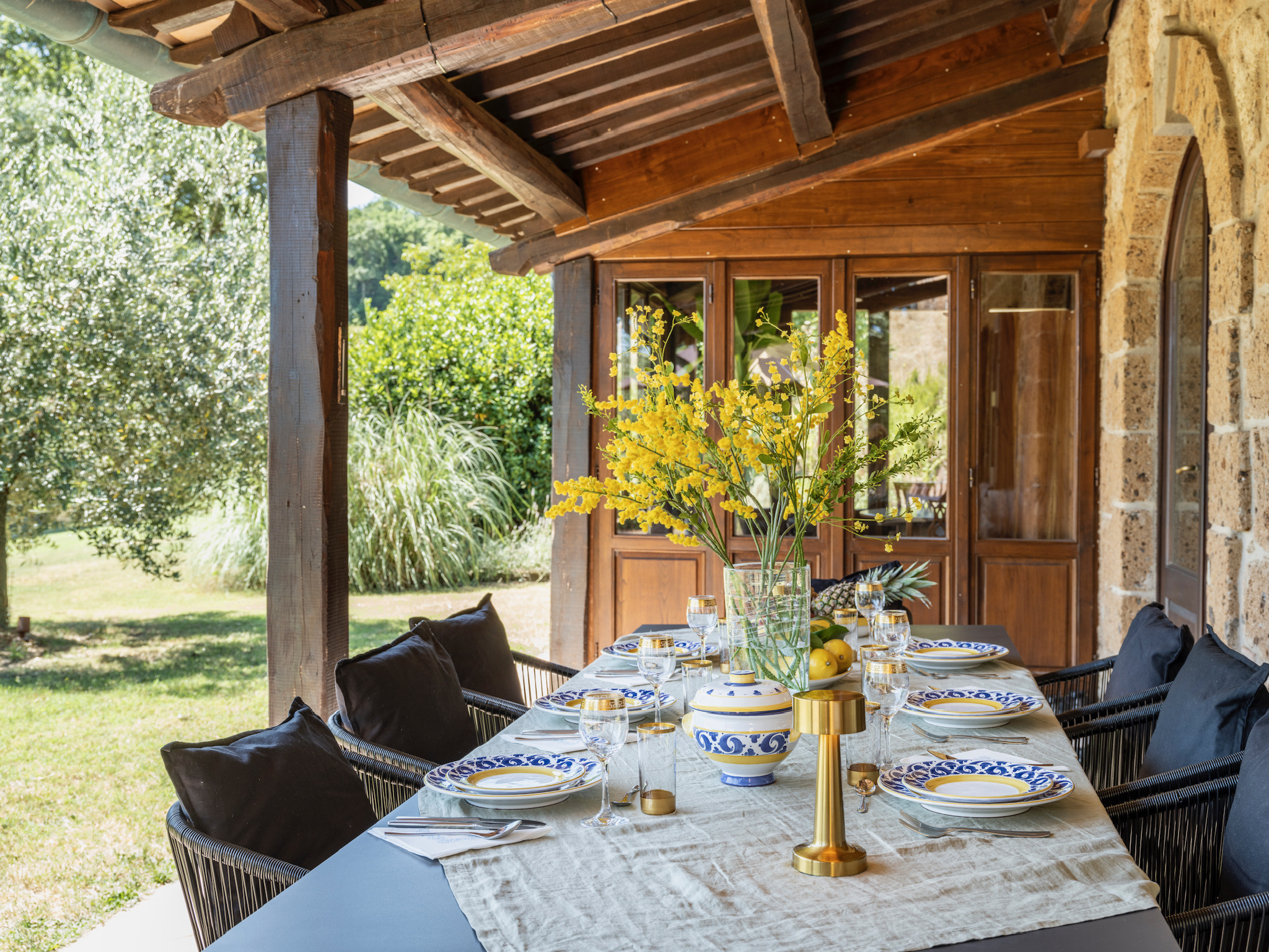 La-Collina-d'Or-mainhouse-patio-luxerydining
