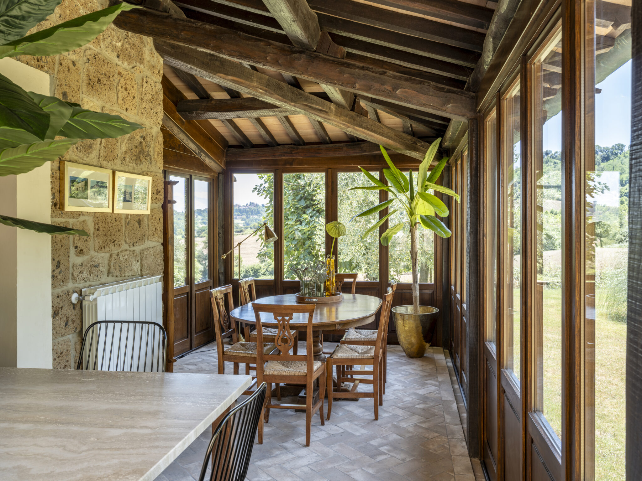 La-Collina-d'Oro-diningroom-indooroutdoordining
