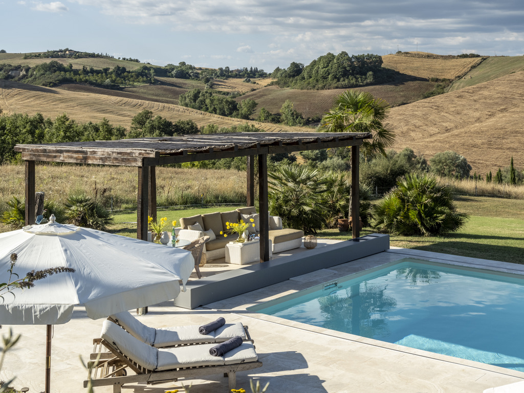 La-Collina-d'Oro-poolside-lounger