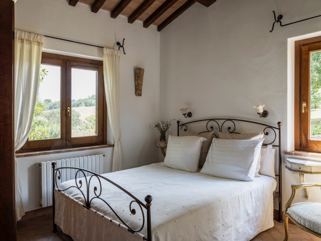 La-Collina-d'Or-guesthouse-bedroom-italianbedroom