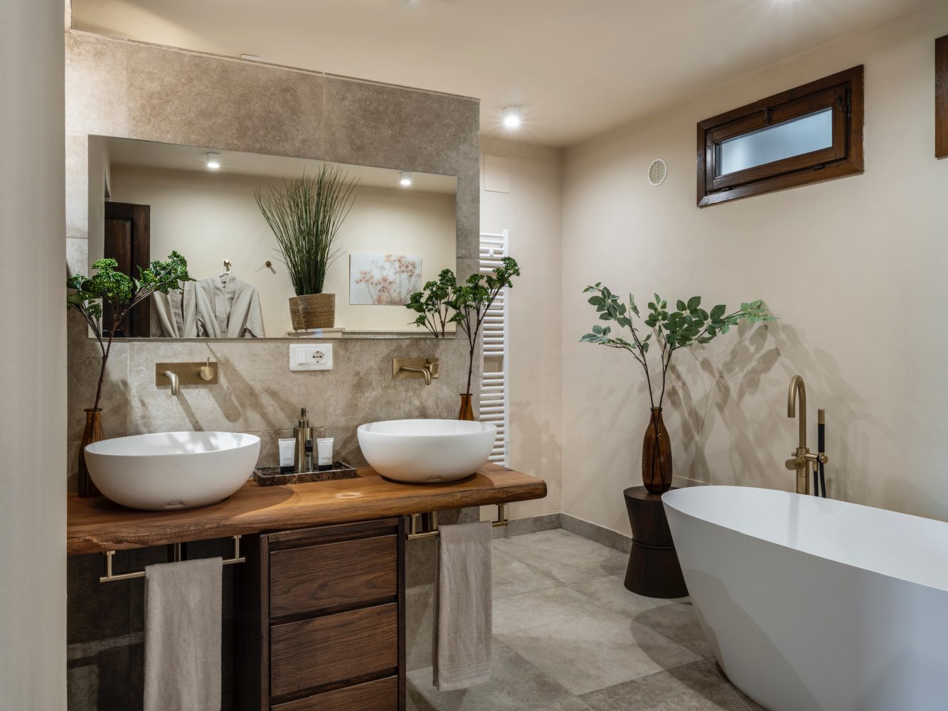 La-Collina-d'Or-mainhouse-primarybathrom